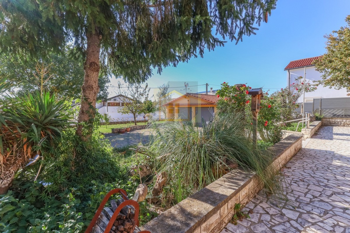 Poreč, dintorni, Villa indipendente con grande giardino di 6600 m2, a 7 km dal mare