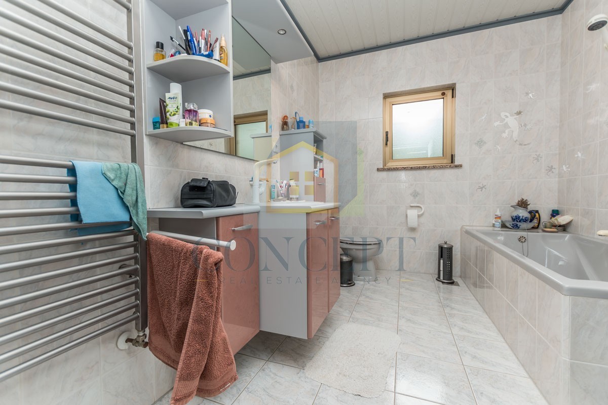 Poreč, dintorni, Villa indipendente con grande giardino di 6600 m2, a 7 km dal mare