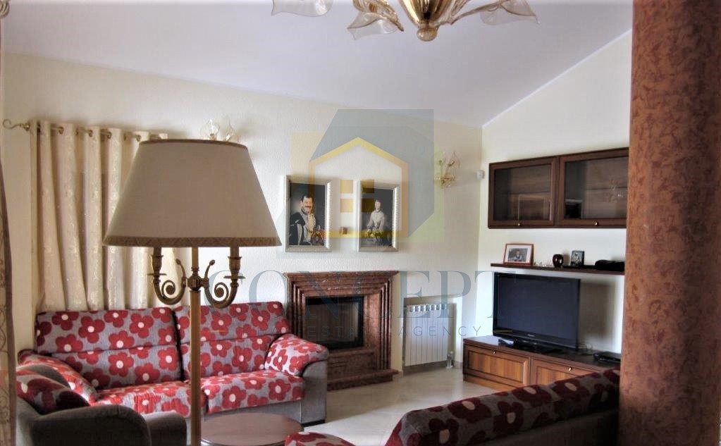 Poreč, Mali Maj - ESCLUSIVA AGENZIA - Grande villa indipendente per famiglie, a 200 m dal mare