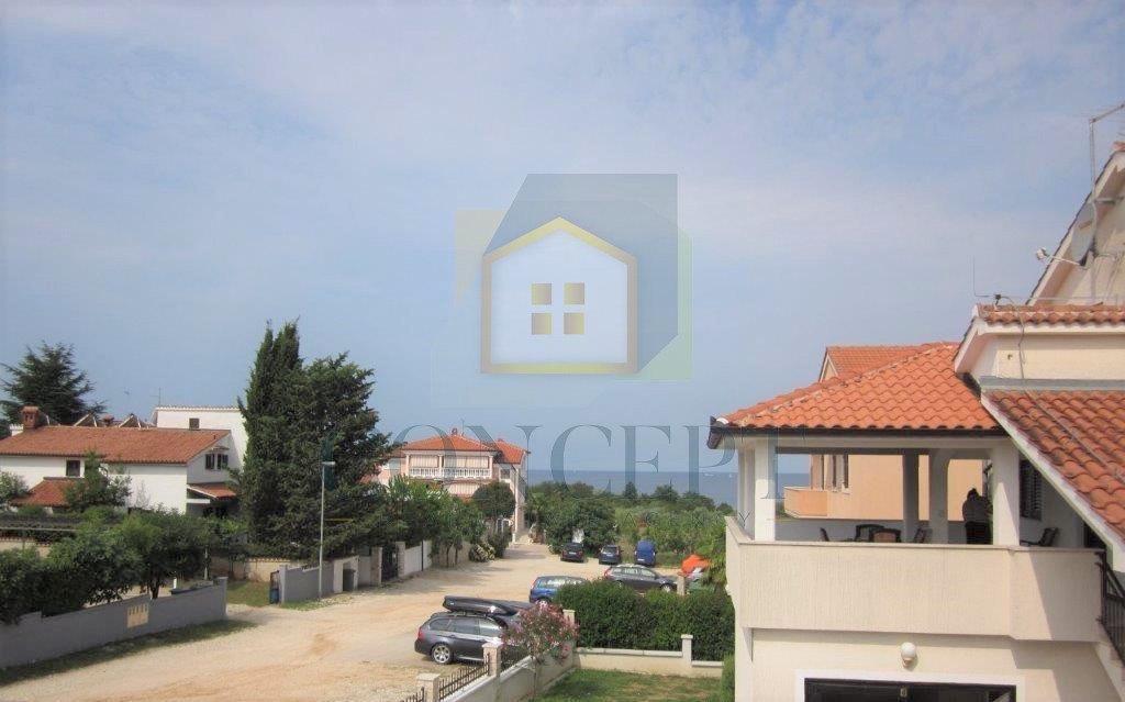 Poreč, Mali Maj - ESCLUSIVA AGENZIA - Grande villa indipendente per famiglie, a 200 m dal mare