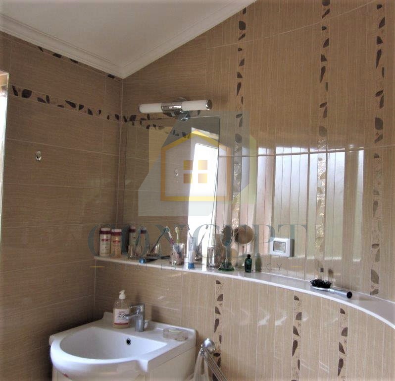 Poreč, Mali Maj - ESCLUSIVA AGENZIA - Grande villa indipendente per famiglie, a 200 m dal mare