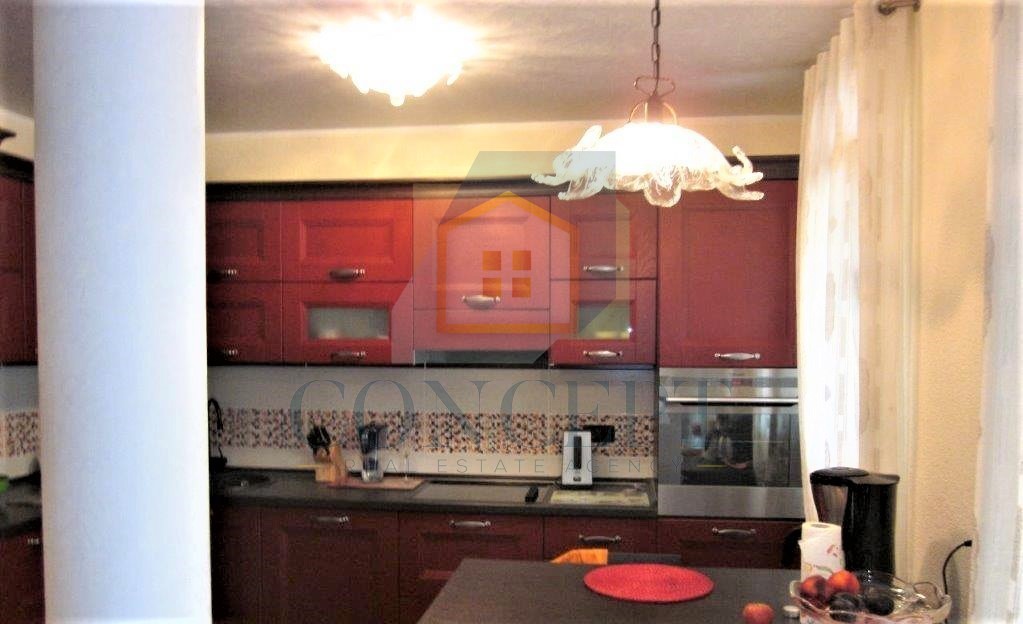 Poreč, Mali Maj - ESCLUSIVA AGENZIA - Grande villa indipendente per famiglie, a 200 m dal mare