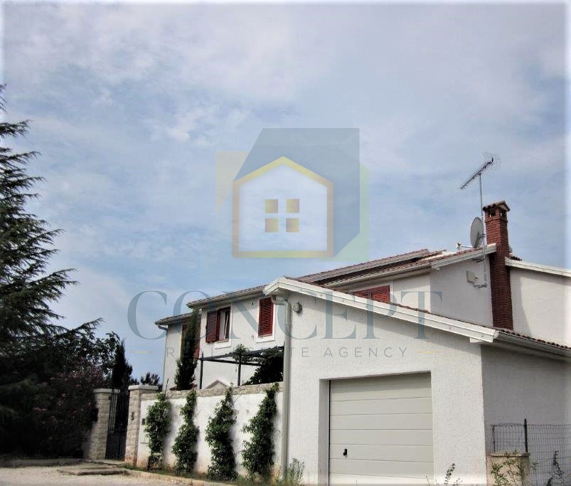 Poreč, Mali Maj - ESCLUSIVA AGENZIA - Grande villa indipendente per famiglie, a 200 m dal mare