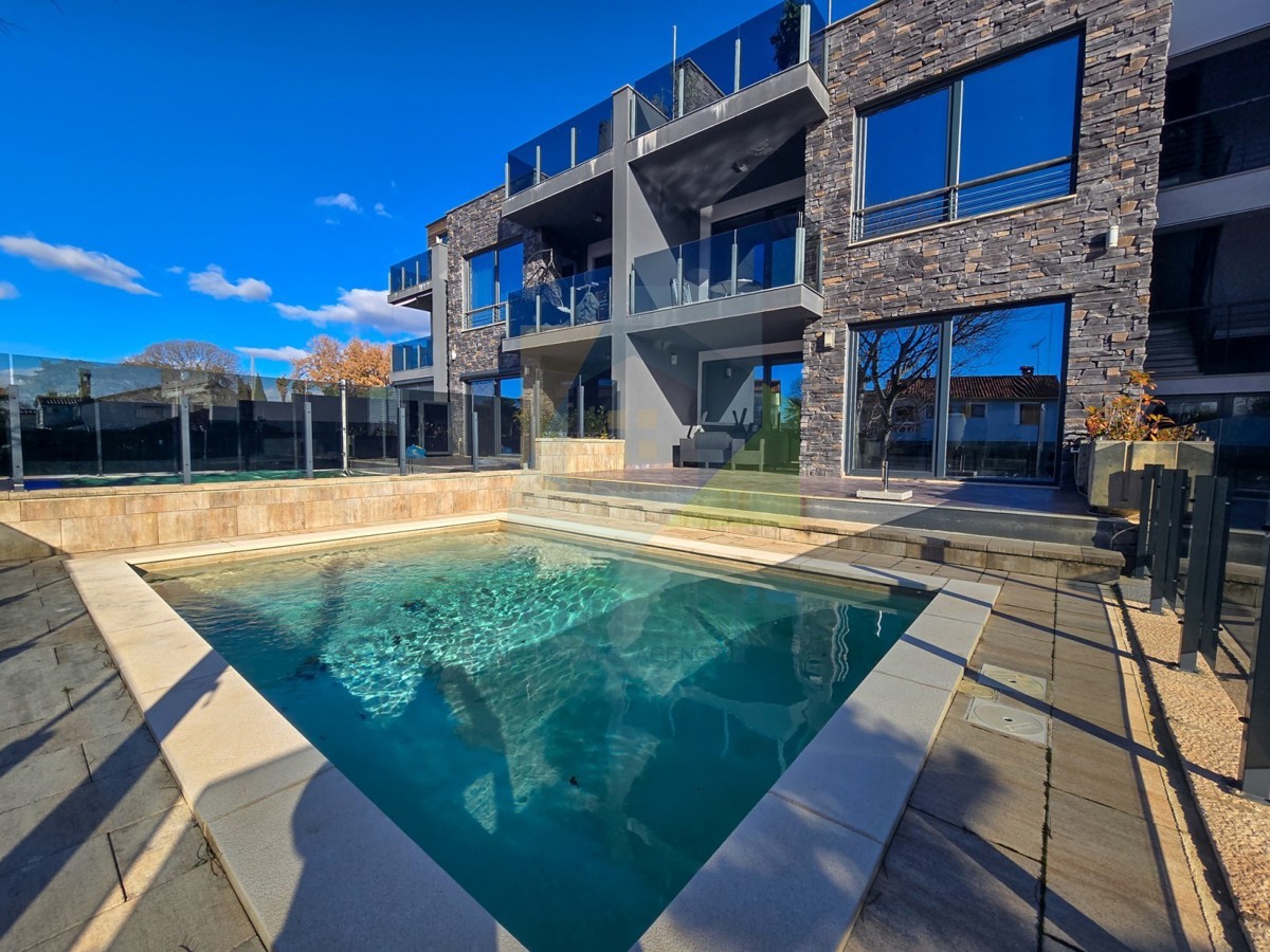 Poreč, dintorni, Splendido appartamento con 3 camere da letto e piscina