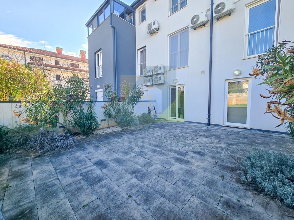 Poreč, dintorni, Splendido appartamento con 3 camere da letto e piscina