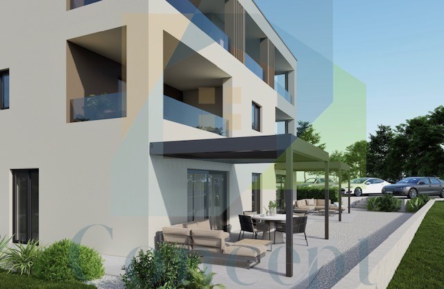 Poreč, centro più ampio, appartamento di lusso al piano terra con giardino a 500 m dal mare