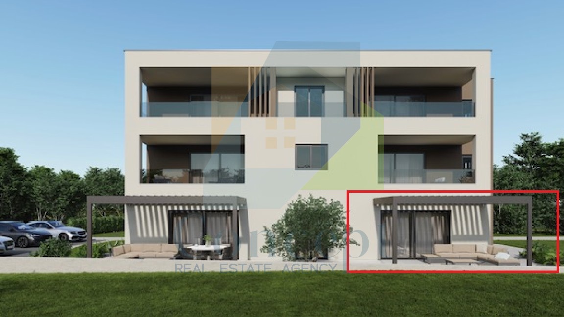 Poreč, centro più ampio, appartamento di lusso al piano terra con giardino a 500 m dal mare