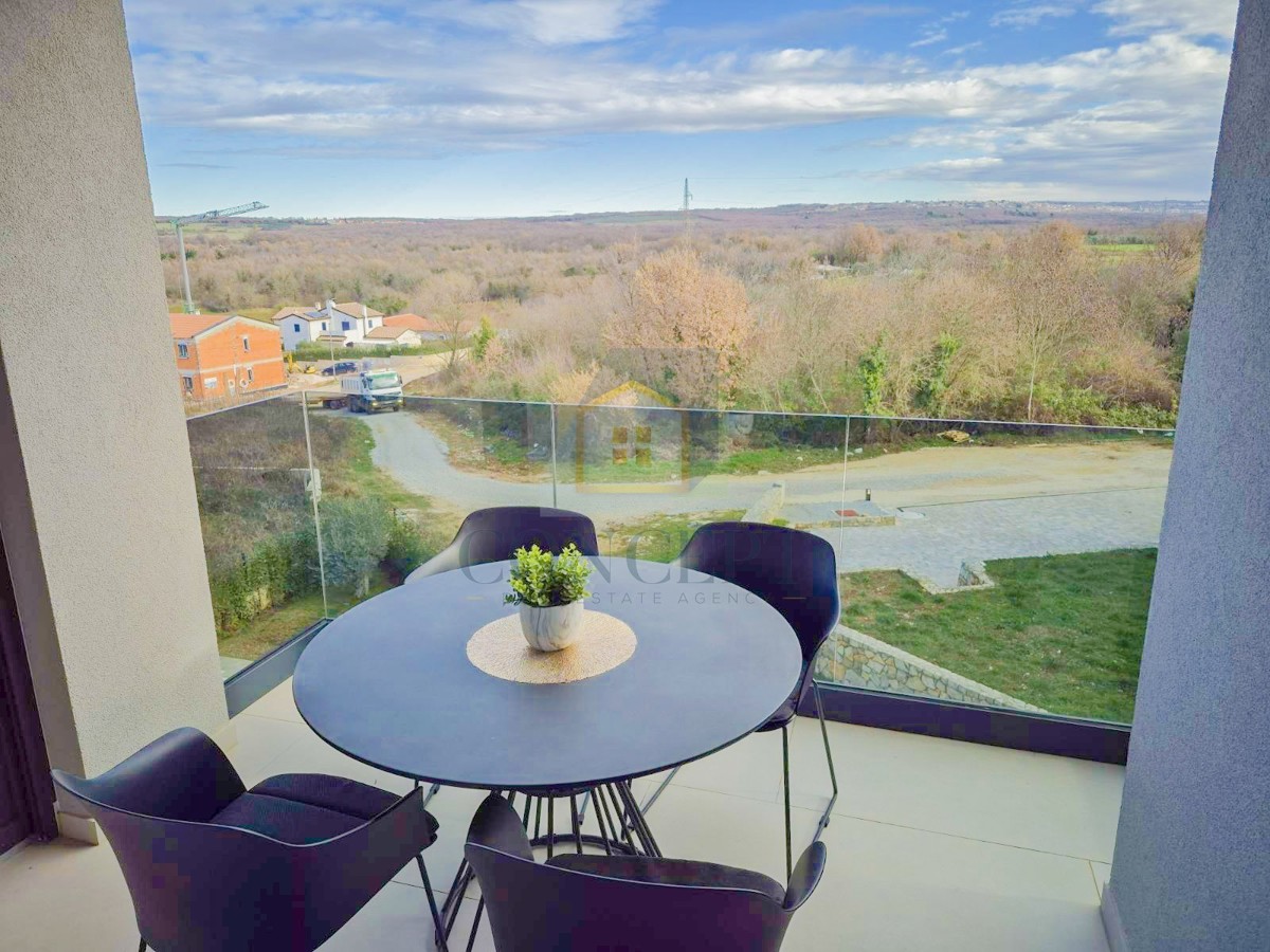 Poreč, dintorni, Appartamento con 3 camere da letto in ottima posizione, a 3 km dal mare