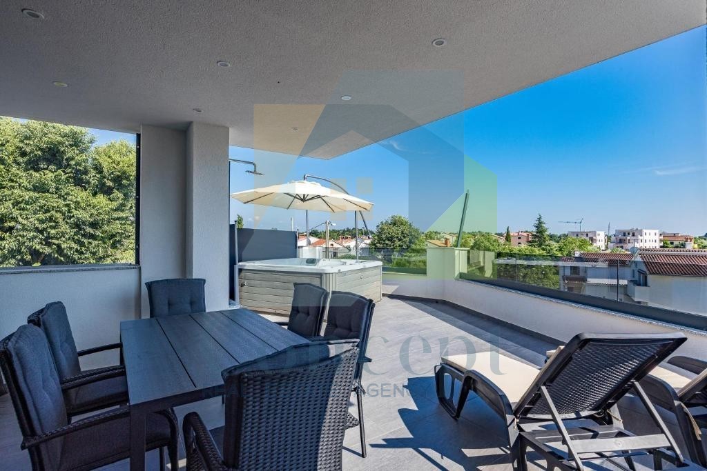 Poreč, dintorni, Appartamento di lusso al 1° piano con jacuzzi e sauna