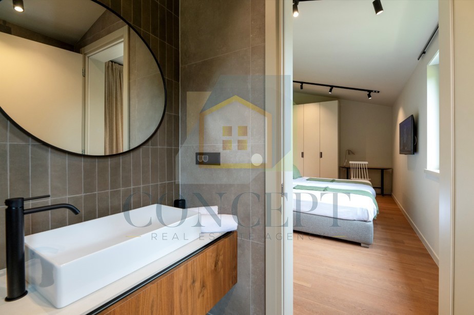 Poreč, dintorni, splendida villa moderna con piscina e giardino, 7 km dal mare