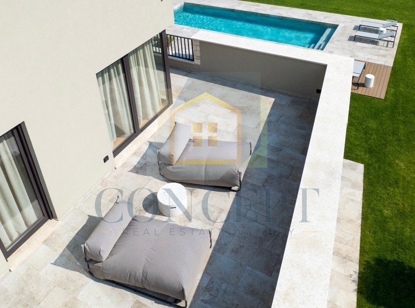 Poreč, dintorni, splendida villa moderna con piscina e giardino, 7 km dal mare