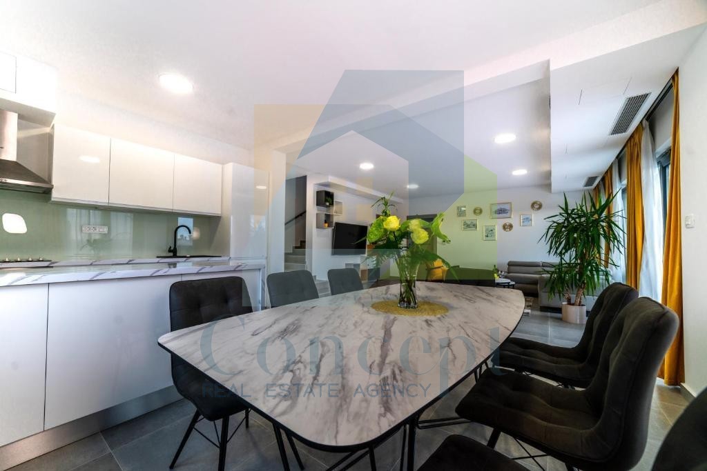 Poreč, zona circostante, Villa con piscina e quattro camere da letto, a 3 km dal mare.