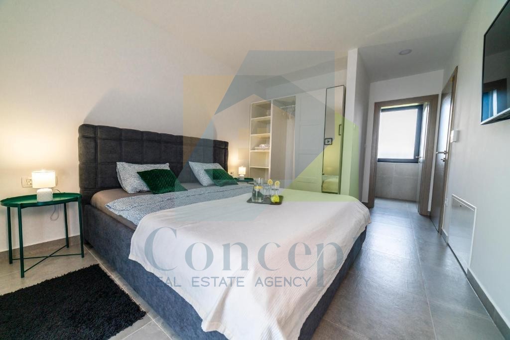 Poreč, zona circostante, Villa con piscina e quattro camere da letto, a 3 km dal mare.