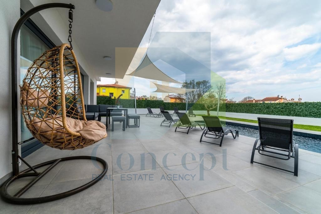 Poreč, zona circostante, Villa con piscina e quattro camere da letto, a 3 km dal mare.