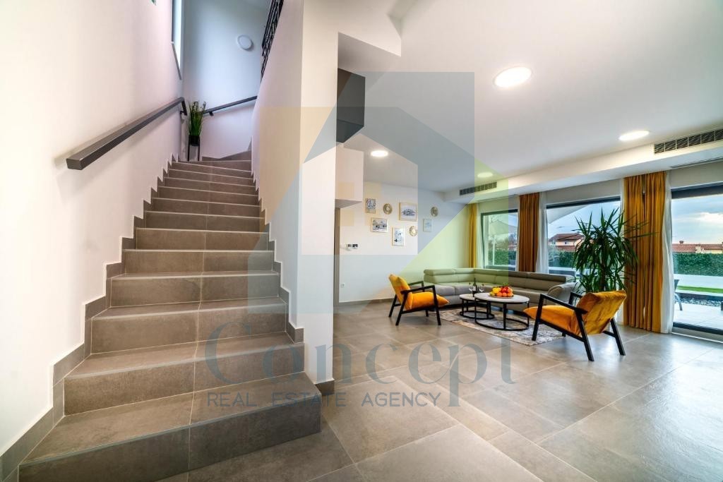 Poreč, zona circostante, Villa con piscina e quattro camere da letto, a 3 km dal mare.