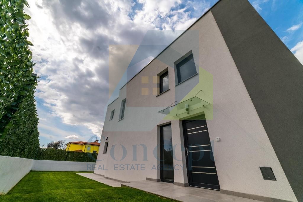 Poreč, zona circostante, Villa con piscina e quattro camere da letto, a 3 km dal mare.