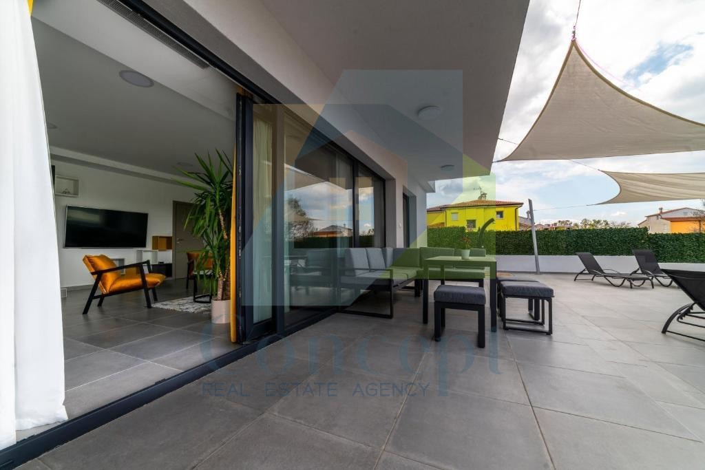 Poreč, zona circostante, Villa con piscina e quattro camere da letto, a 3 km dal mare.