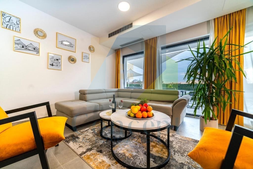 Poreč, zona circostante, Villa con piscina e quattro camere da letto, a 3 km dal mare.