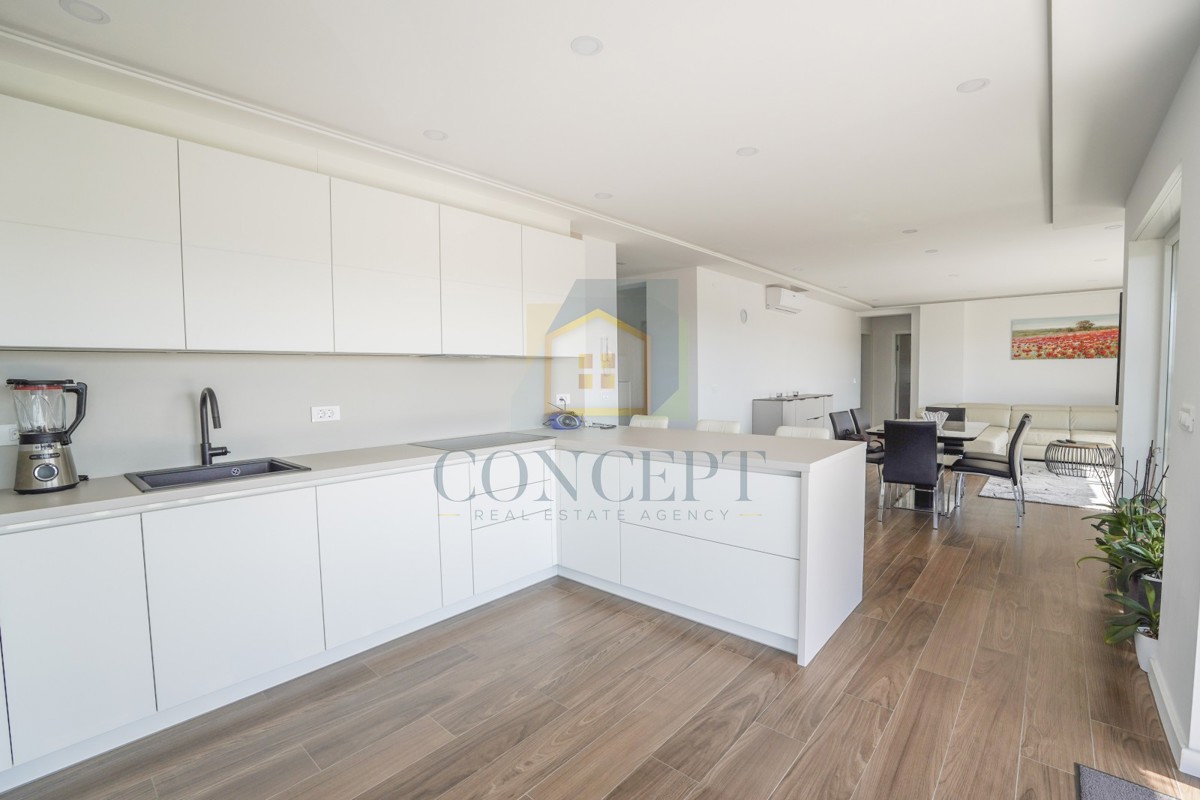 Poreč, dintorni, Appartamento di lusso spazioso con vista mare, a 2 km dal mare