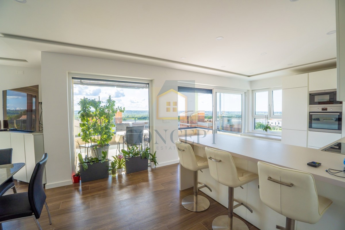 Poreč, dintorni, Appartamento di lusso spazioso con vista mare, a 2 km dal mare