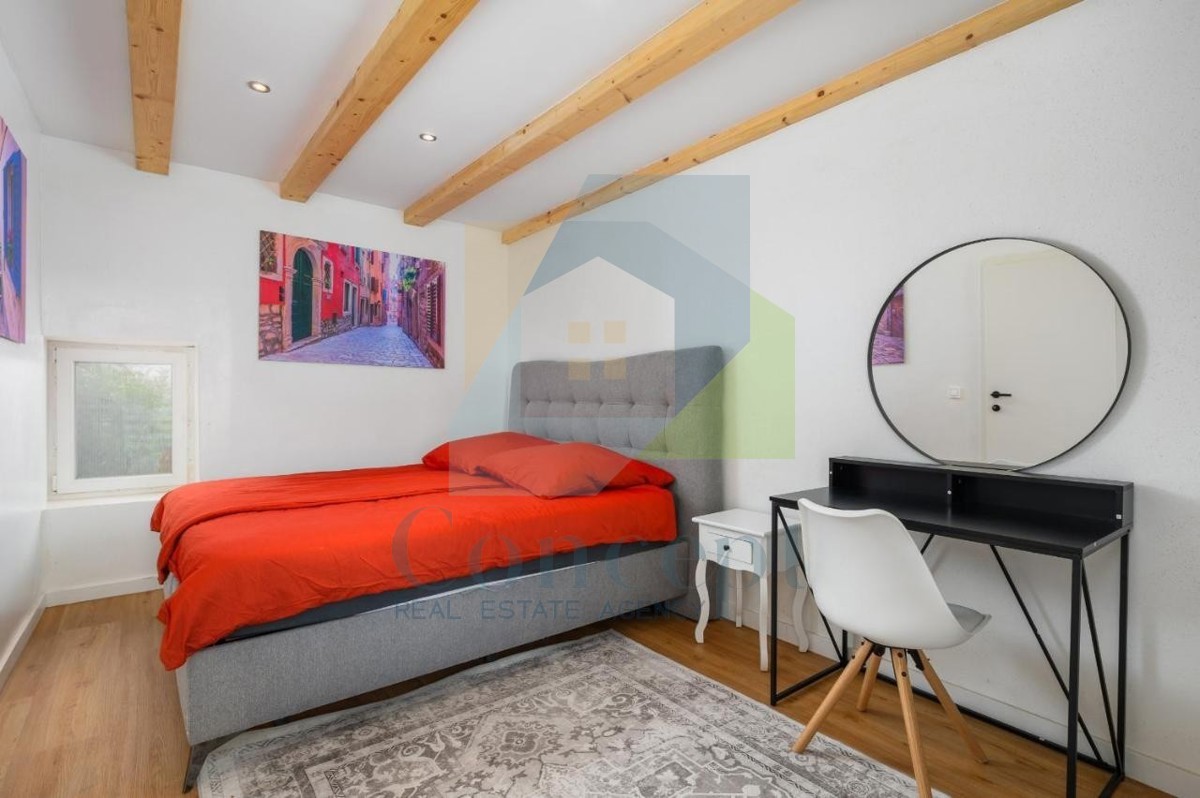 Poreč, zona circostante, Casa in pietra ristrutturata con piscina a 3 km dal mare