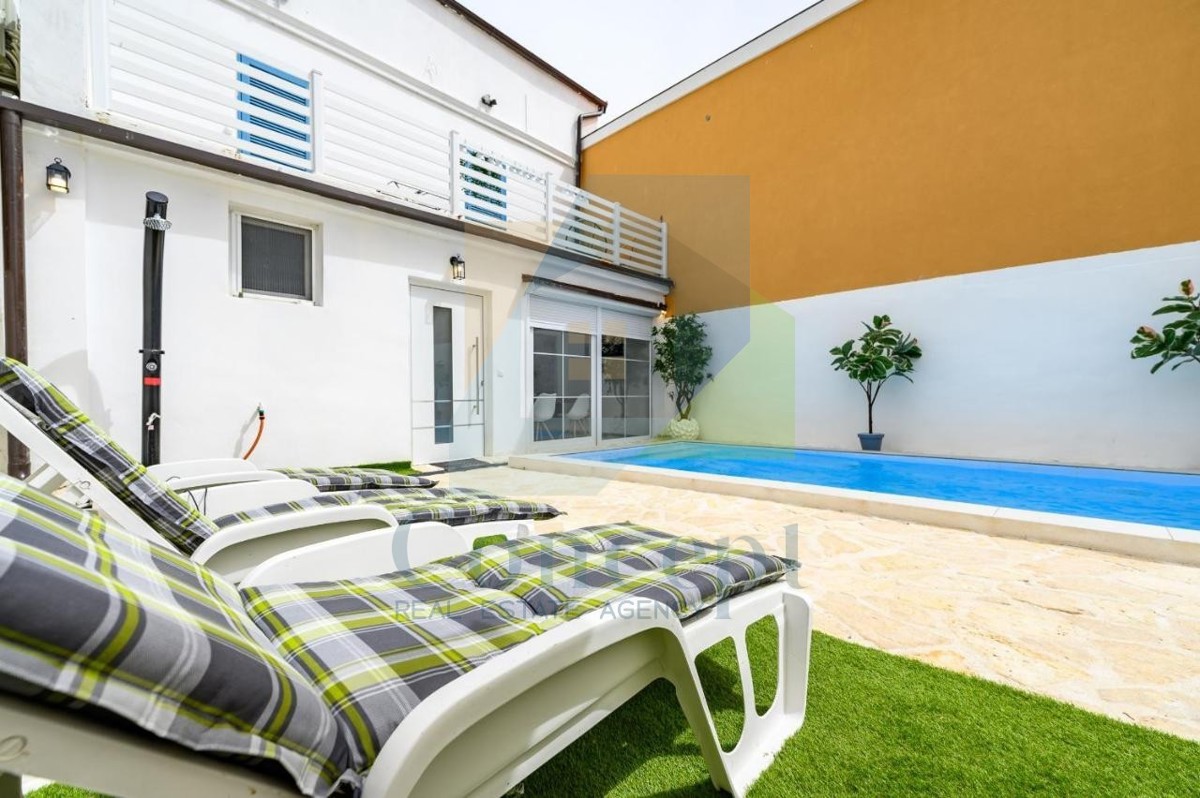 Poreč, zona circostante, Casa in pietra ristrutturata con piscina a 3 km dal mare