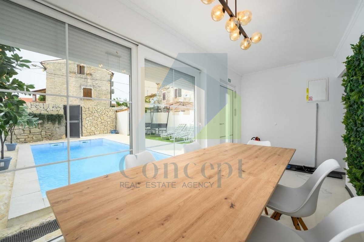 Poreč, zona circostante, Casa in pietra ristrutturata con piscina a 3 km dal mare