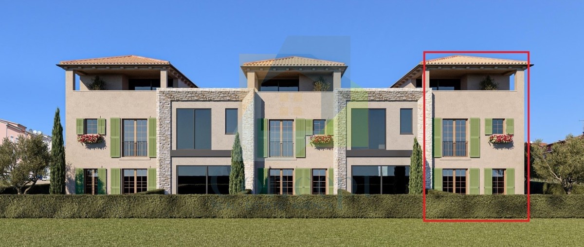 Poreč, dintorni, Casa ultima in fila con giardino