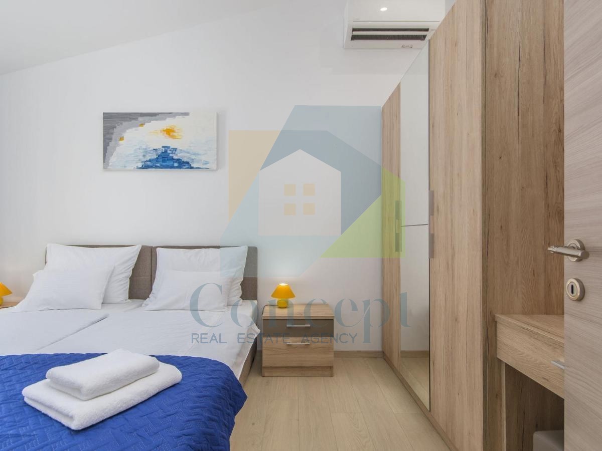 Poreč, Villa indipendente con piscina in posizione di lusso a 300 metri dal mare