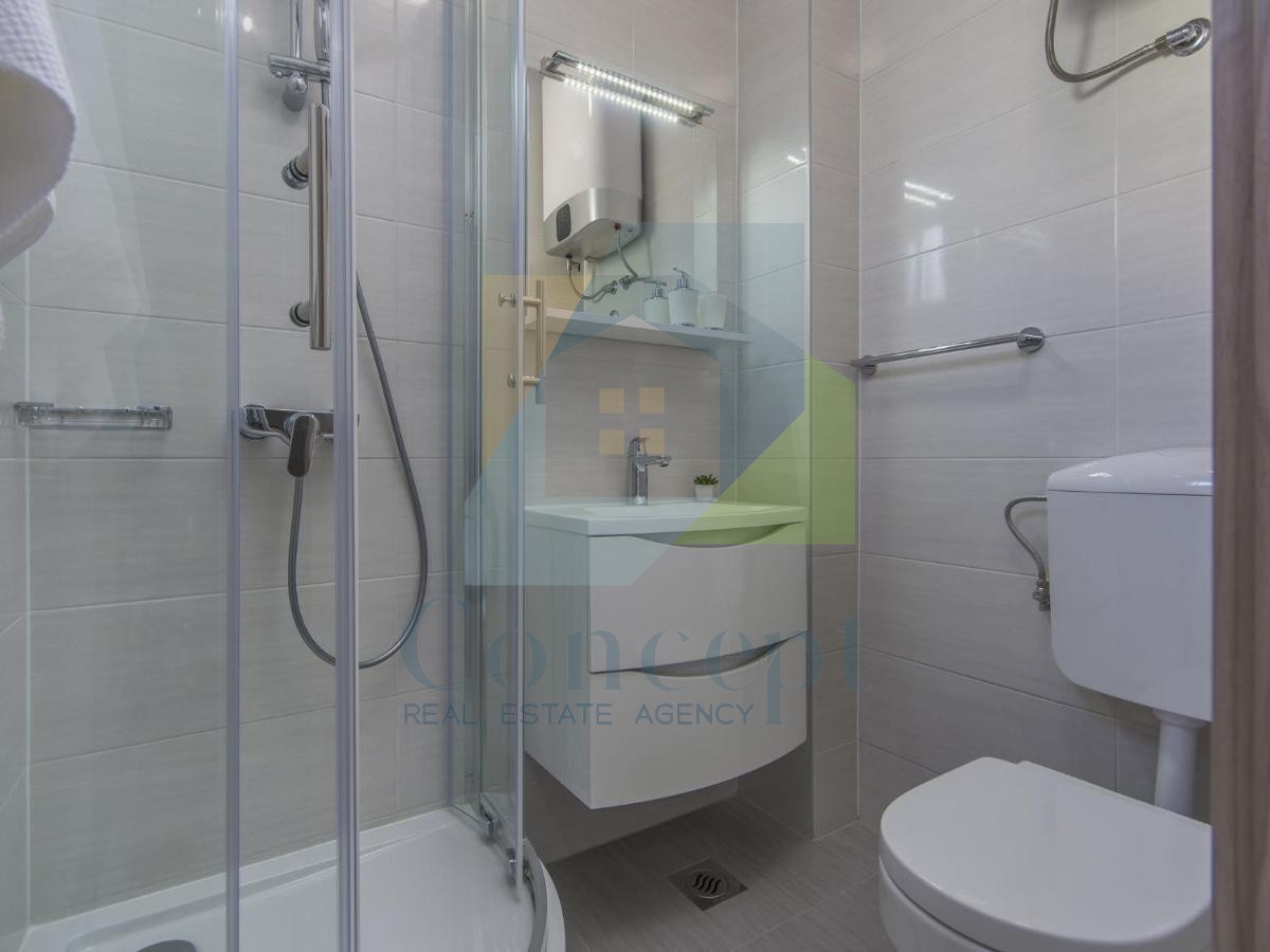 Poreč, Villa indipendente con piscina in posizione di lusso a 300 metri dal mare