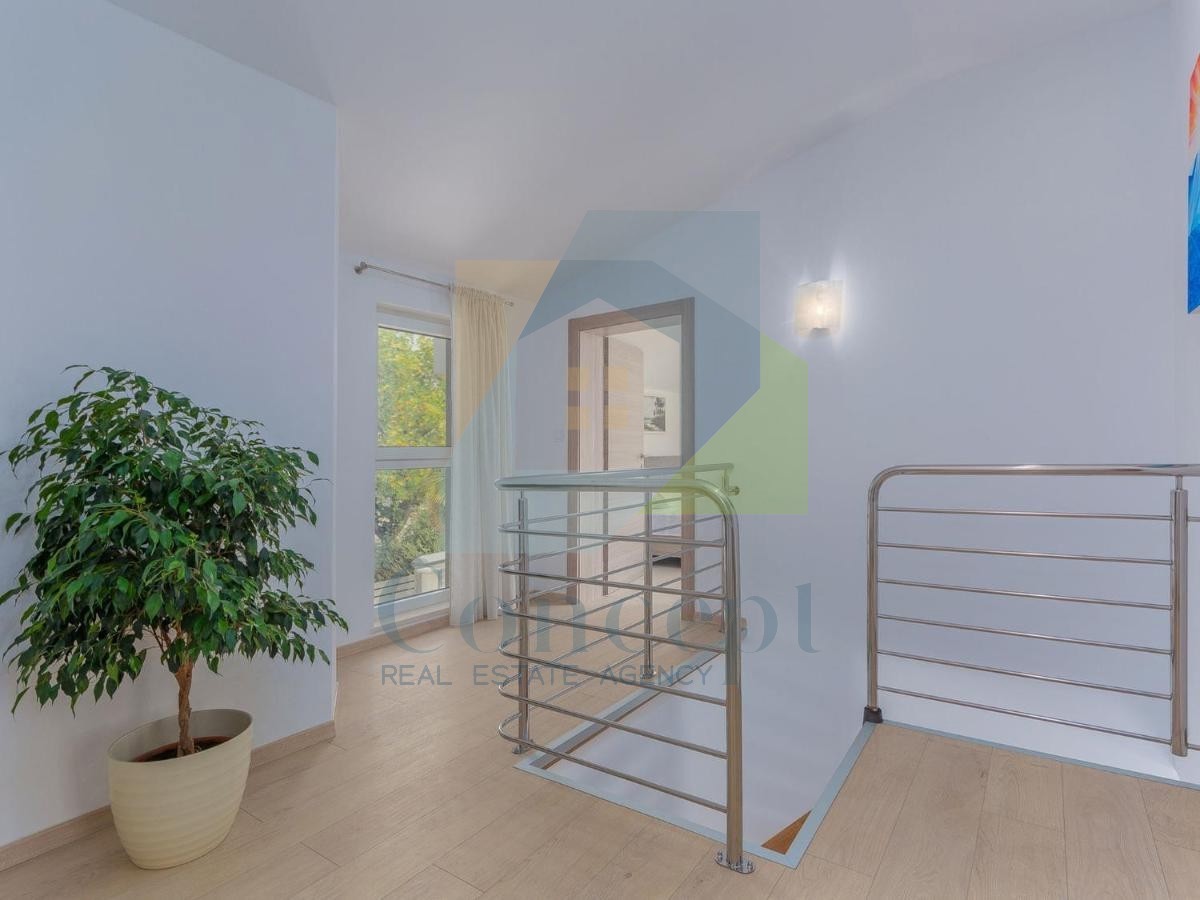 Poreč, Villa indipendente con piscina in posizione di lusso a 300 metri dal mare