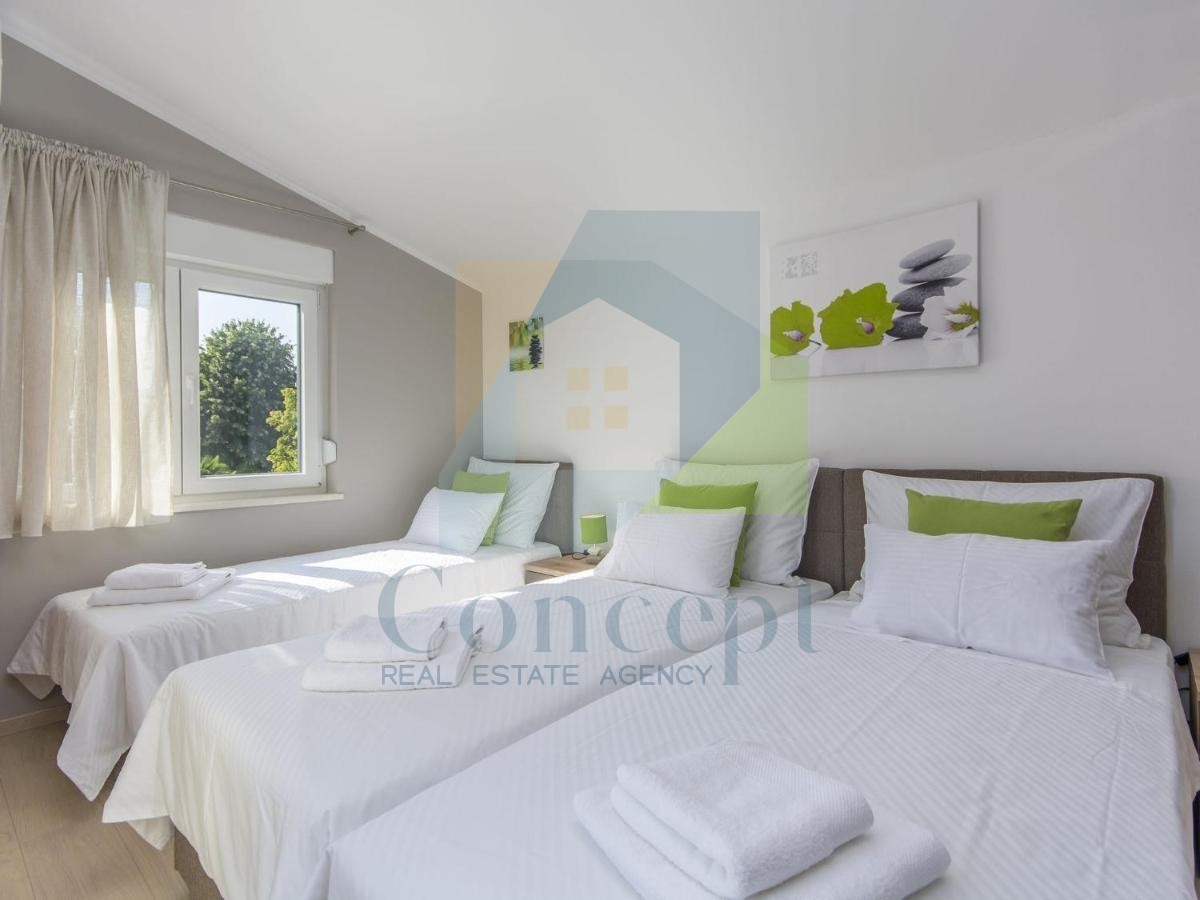 Poreč, Villa indipendente con piscina in posizione di lusso a 300 metri dal mare