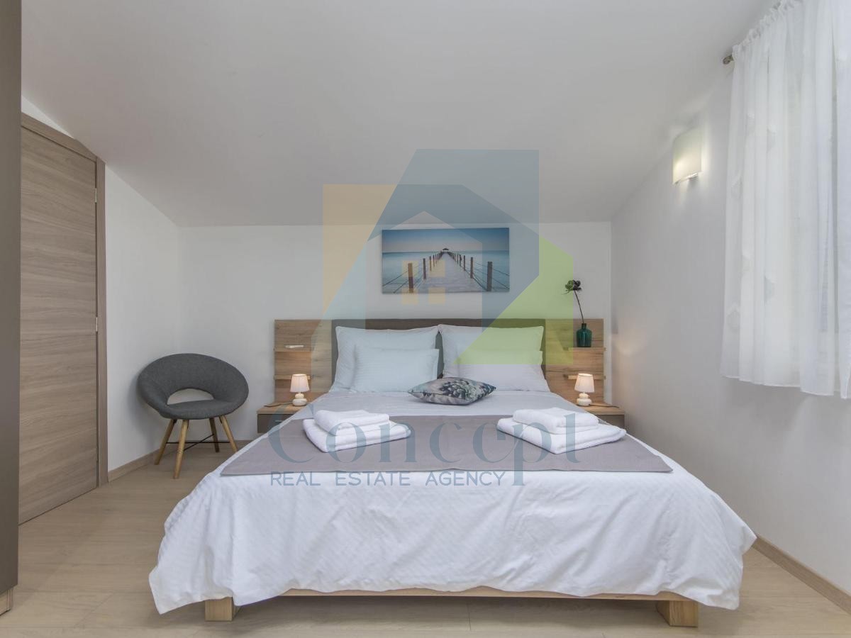 Poreč, Villa indipendente con piscina in posizione di lusso a 300 metri dal mare