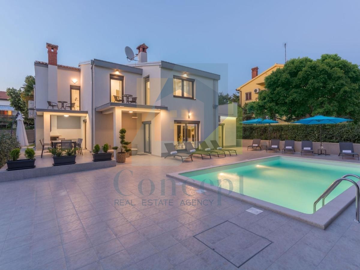 Poreč, Villa indipendente con piscina in posizione di lusso a 300 metri dal mare