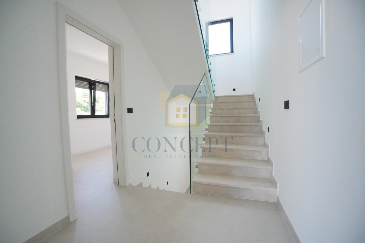 Poreč, Casa alla fine della fila a 850 m dal mare