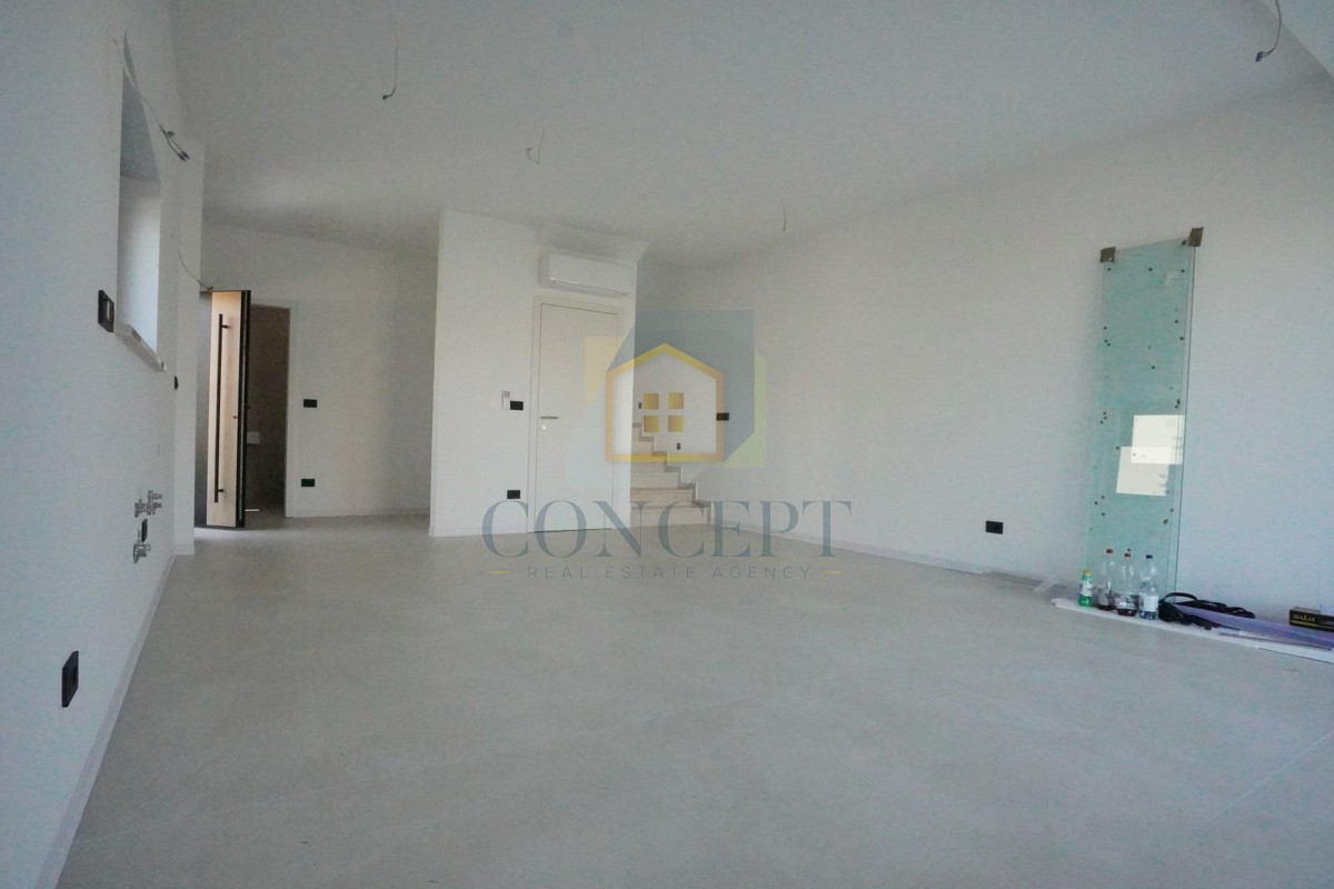 Poreč, Casa alla fine della fila a 850 m dal mare