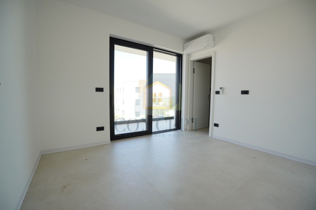 Poreč, Casa alla fine della fila a 850 m dal mare