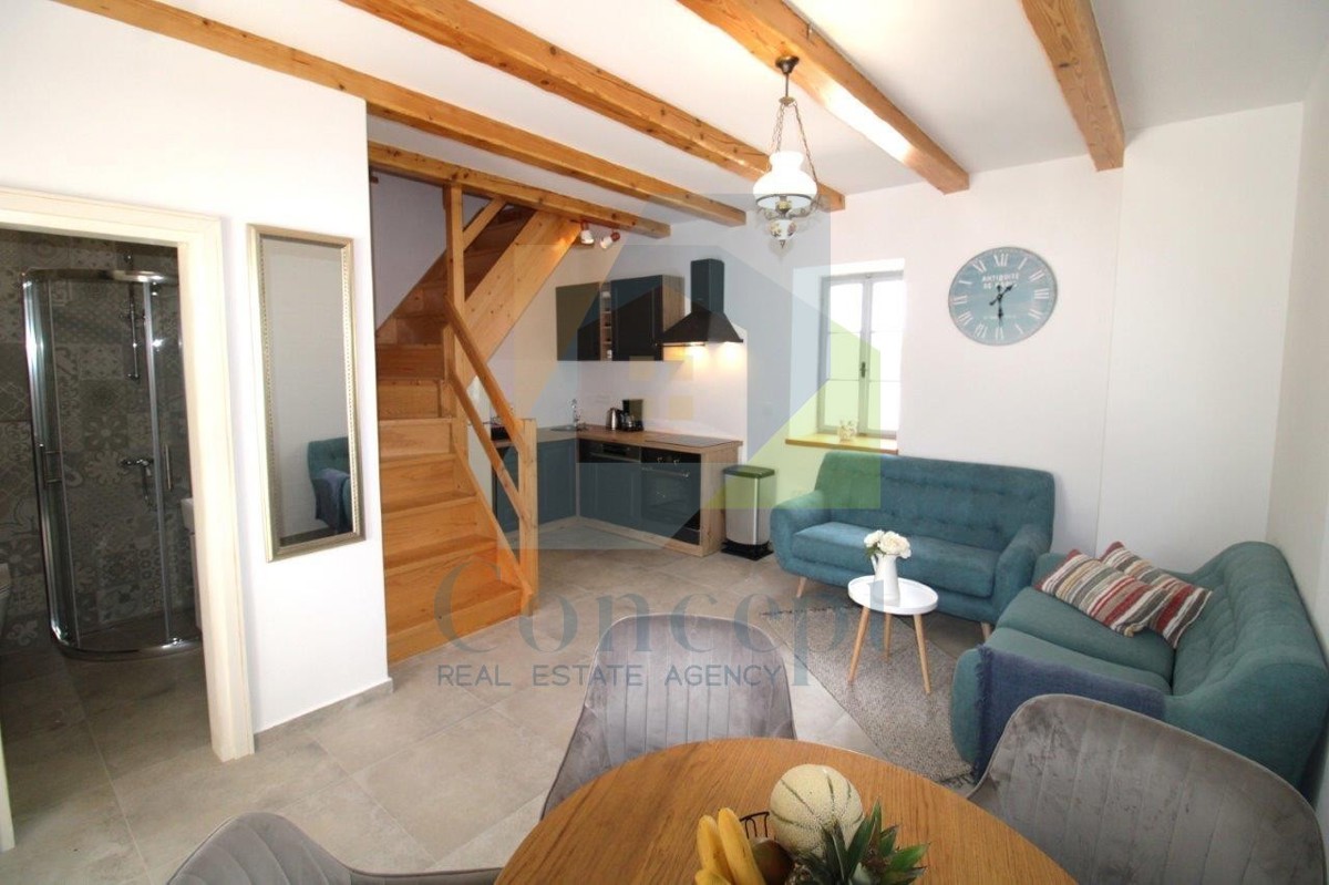 Poreč, dintorni, Affascinante casa in pietra ristrutturata con cortile, a 9 km dal mare