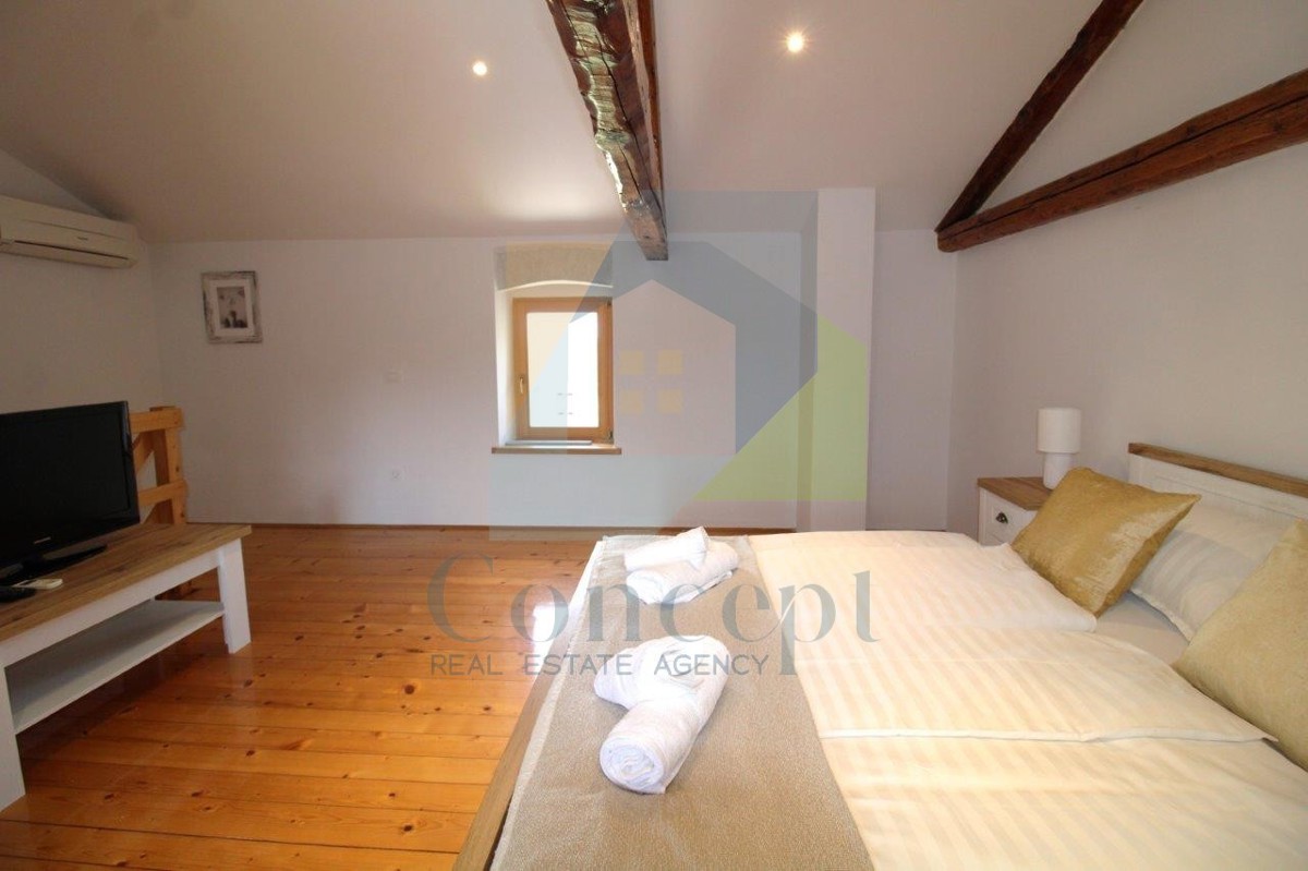 Poreč, dintorni, Affascinante casa in pietra ristrutturata con cortile, a 9 km dal mare