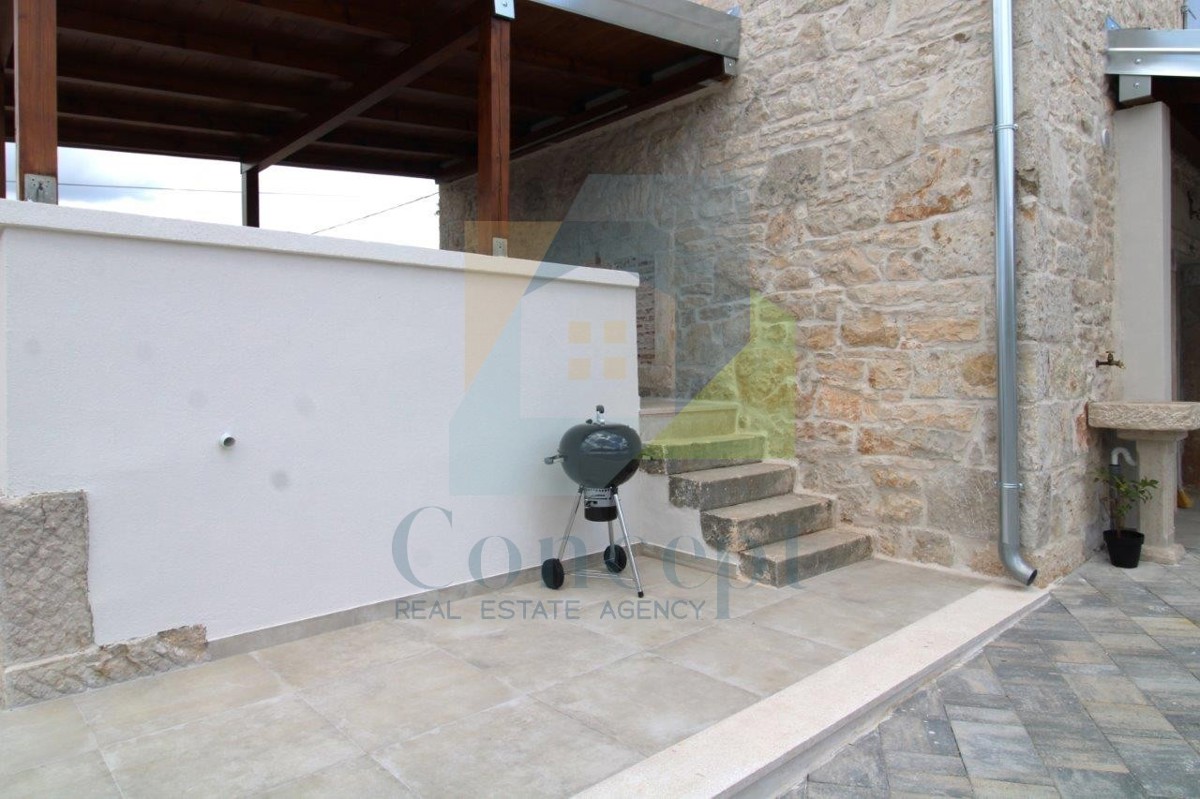 Poreč, dintorni, Affascinante casa in pietra ristrutturata con cortile, a 9 km dal mare