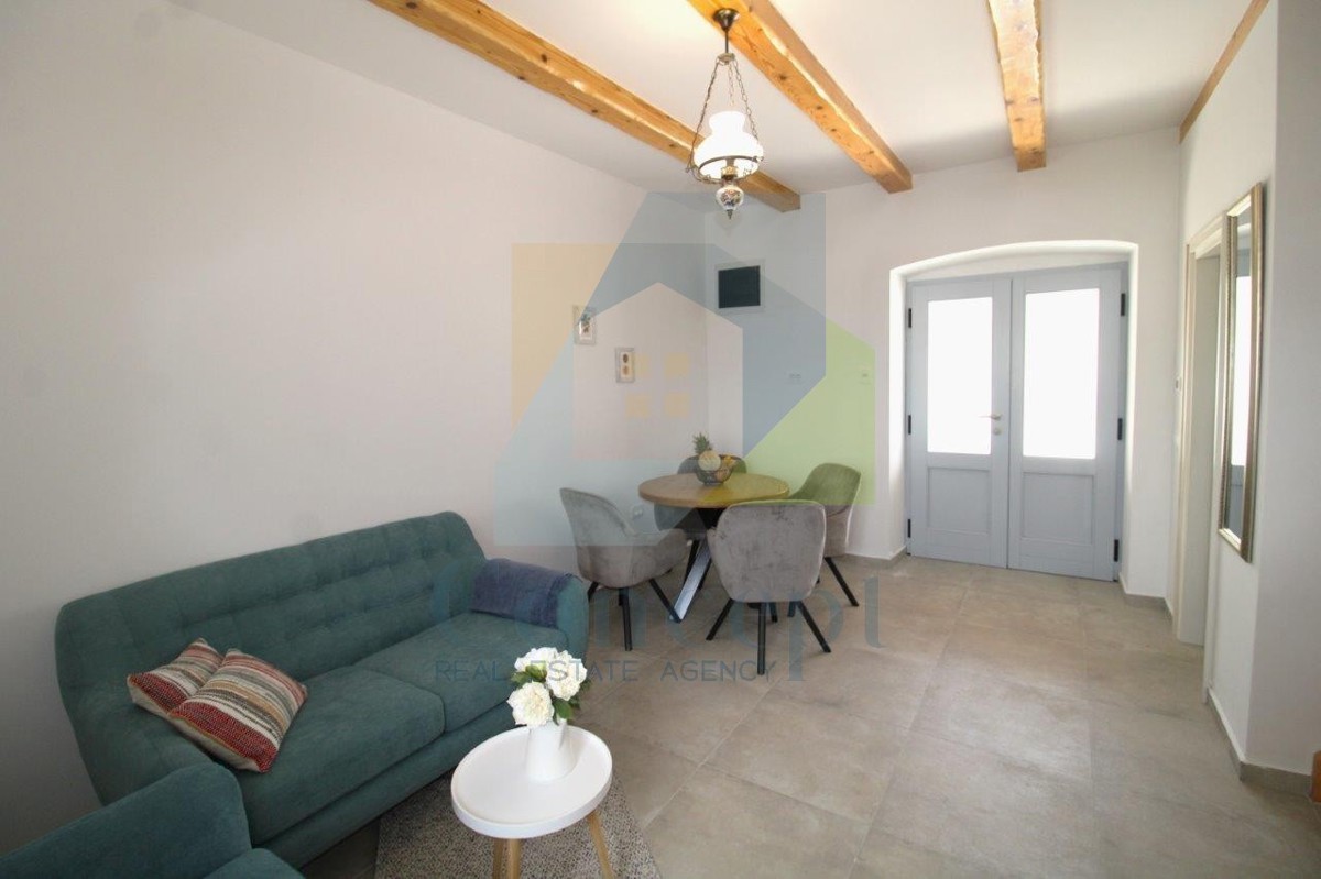 Poreč, dintorni, Affascinante casa in pietra ristrutturata con cortile, a 9 km dal mare