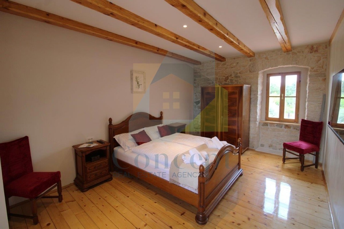 Poreč, dintorni, Affascinante casa in pietra ristrutturata con cortile, a 9 km dal mare