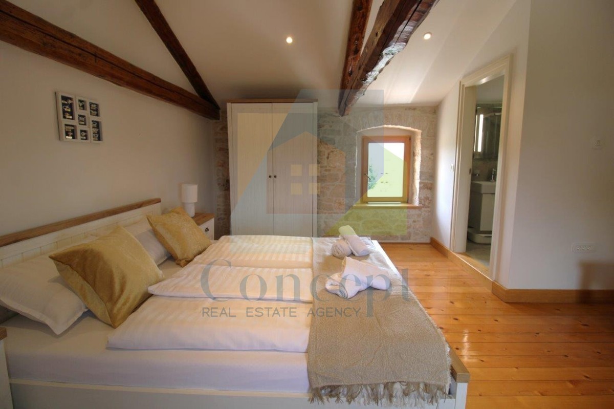 Poreč, dintorni, Affascinante casa in pietra ristrutturata con cortile, a 9 km dal mare