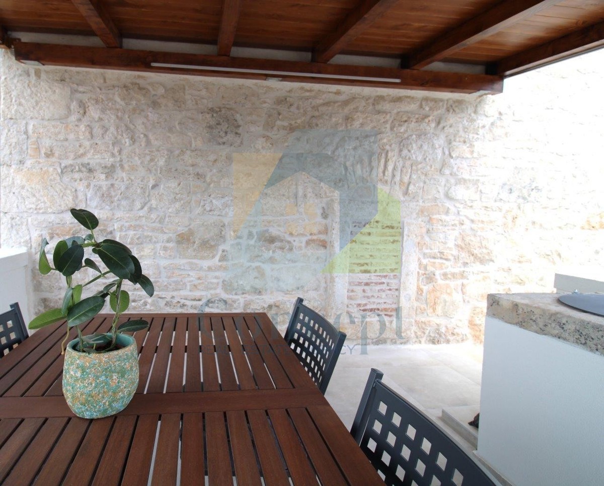 Poreč, dintorni, Affascinante casa in pietra ristrutturata con cortile, a 9 km dal mare