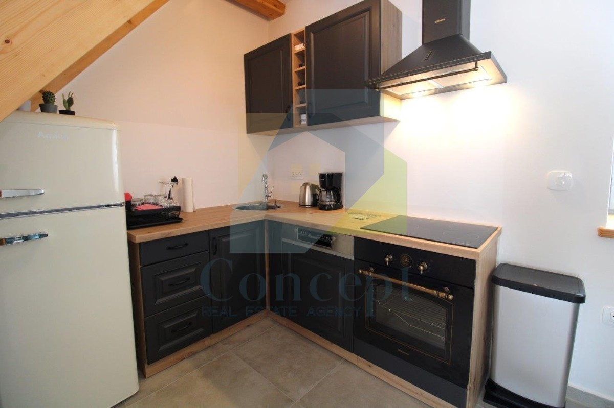 Poreč, dintorni, Affascinante casa in pietra ristrutturata con cortile, a 9 km dal mare