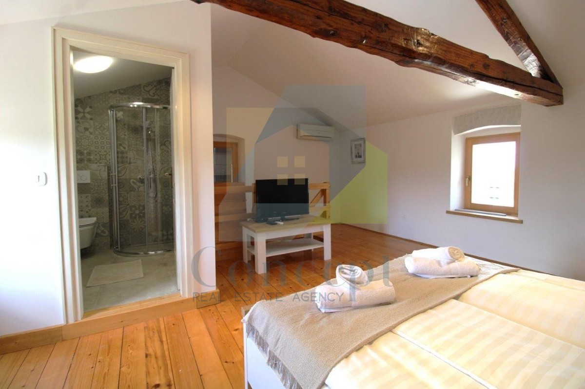 Poreč, dintorni, Affascinante casa in pietra ristrutturata con cortile, a 9 km dal mare