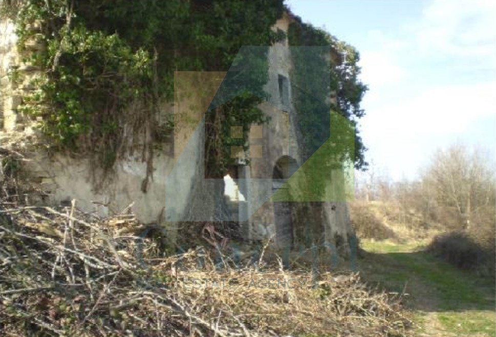 Motovun, dintorni, Proprietà da ristrutturare sulla collina con vista su Motovun e la natura, OCCASIONE per investitori