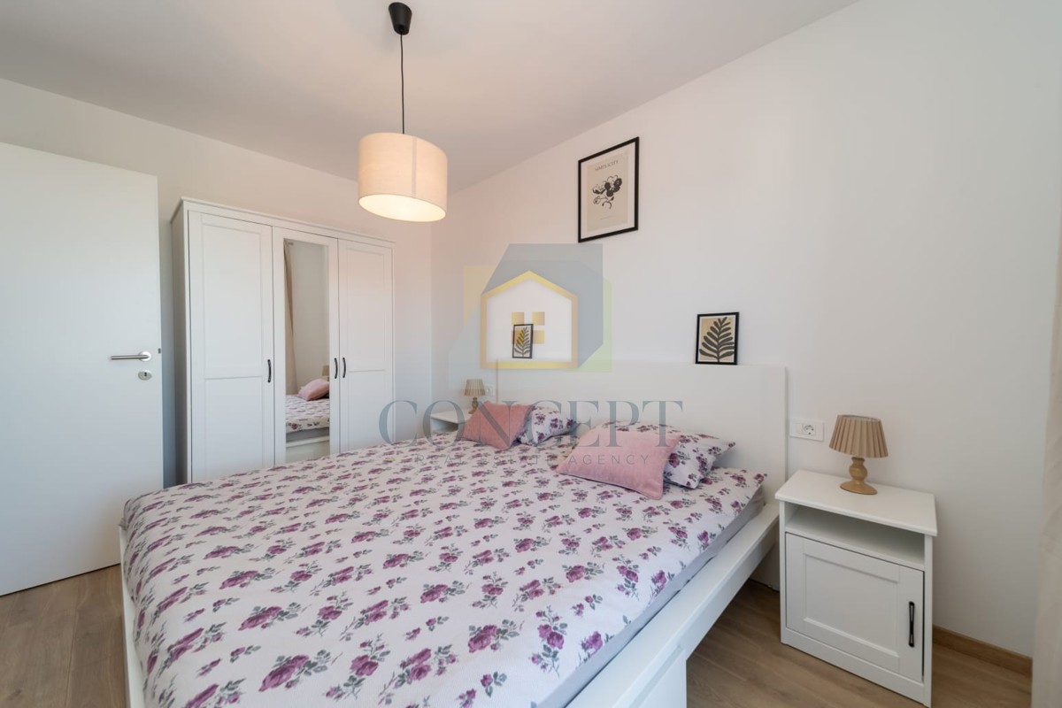 Novigrad, centro storico, appartamento al 2° piano con vista mare, 400 m dal mare