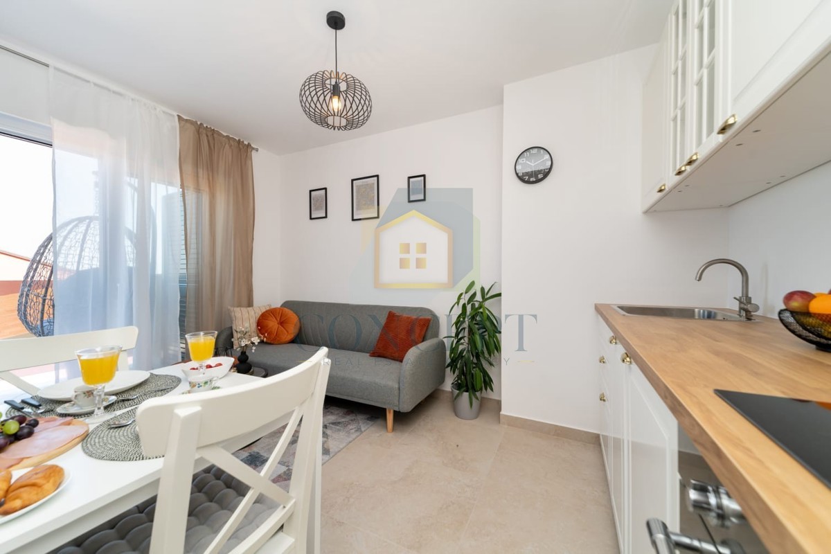 Novigrad, centro storico, appartamento al 2° piano con vista mare, 400 m dal mare