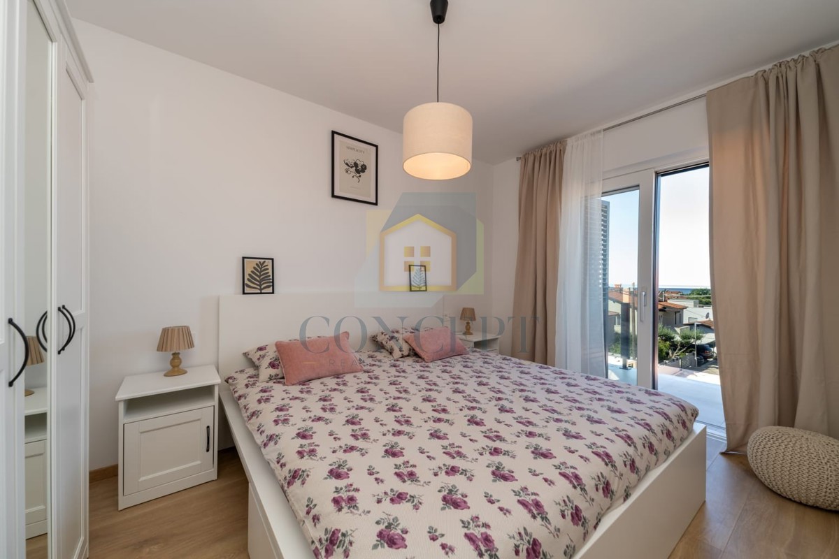 Novigrad, centro storico, appartamento al 2° piano con vista mare, 400 m dal mare